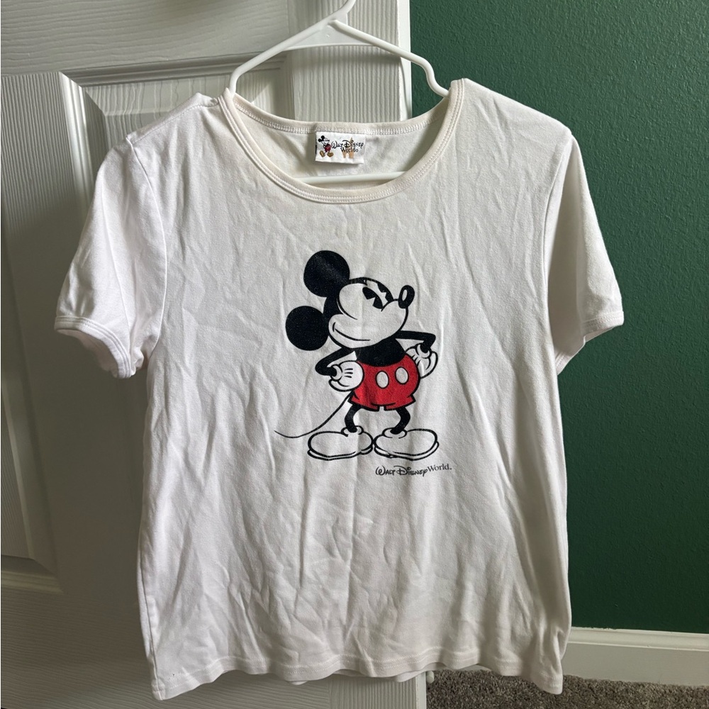 Y2K Walt Disney World Mickey Mouse tee 
Medium- 19 inch bust and 23 inch length